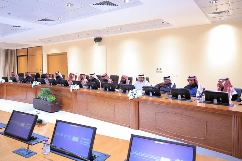 His Excellency the University' President, Prof. Mohammed bin Abdullah Al-Shaya, Meets with Members of the Advisory Council for Administrative Staff to Discuss the Means of Developing the Environmental Work and Improving the Institutional Performance.