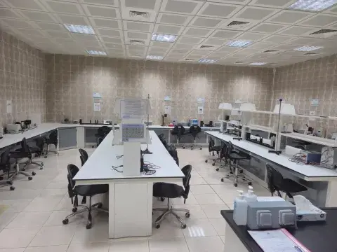 معامل الفيزياء بالكلية التطبيقية