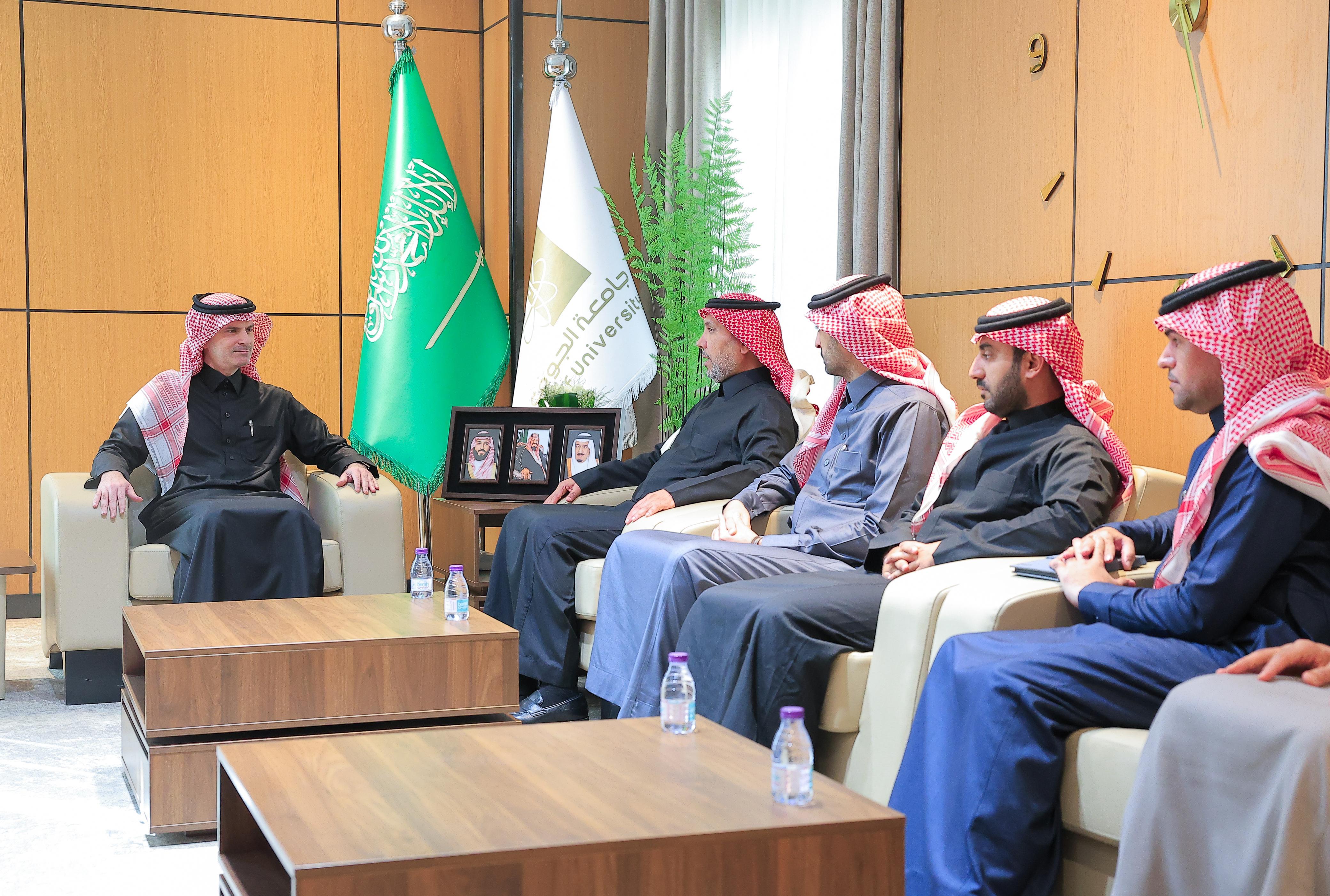 رئيس جامعة الجوف، أ.د. محمد بن عبد الله الشايع، يلتقي مع ممثلي صندوق تنمية الموارد البشرية "هدف" لبحث أوجه التعاون والاستفادة من مبادرات وبرامج الصندوق المتنوعة التي تسهم في دعم الطلاب والخريجين وتأهيلهم لسوق العمل رئيس جامعة الجوف، أ.د. محمد بن عبد الله الشايع، يلتقي مع ممثلي صندوق تنمية الموارد البشرية "هدف" لبحث أوجه التعاون والاستفادة من مبادرات وبرامج الصندوق المتنوعة التي تسهم في دعم الطلاب والخريجين وتأهيلهم لسوق العمل