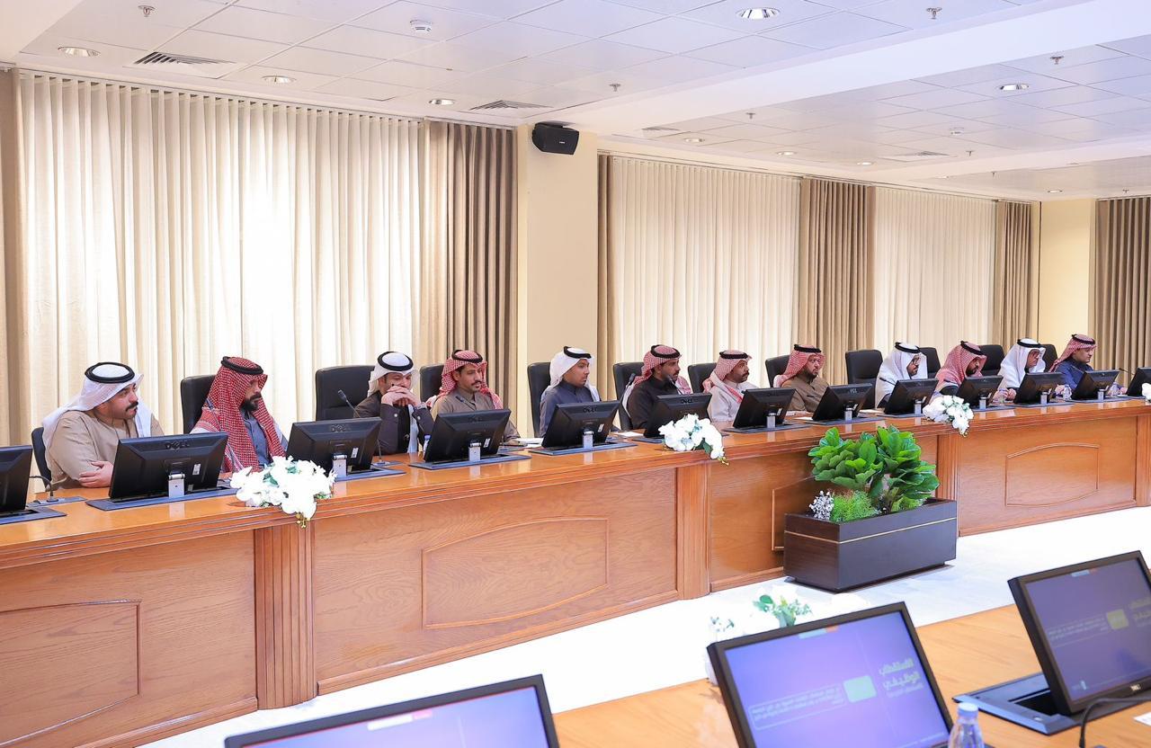 His Excellency the University' President, Prof. Mohammed bin Abdullah Al-Shaya, Meets with Members of the Advisory Council for Administrative Staff to Discuss the Means of Developing the Environmental Work and Improving the Institutional Performance. His Excellency the University' President, Prof. Mohammed bin Abdullah Al-Shaya, Meets with Members of the Advisory Council for Administrative Staff to Discuss the Means of Developing the Environmental Work and Improving the Institutional Performance.
