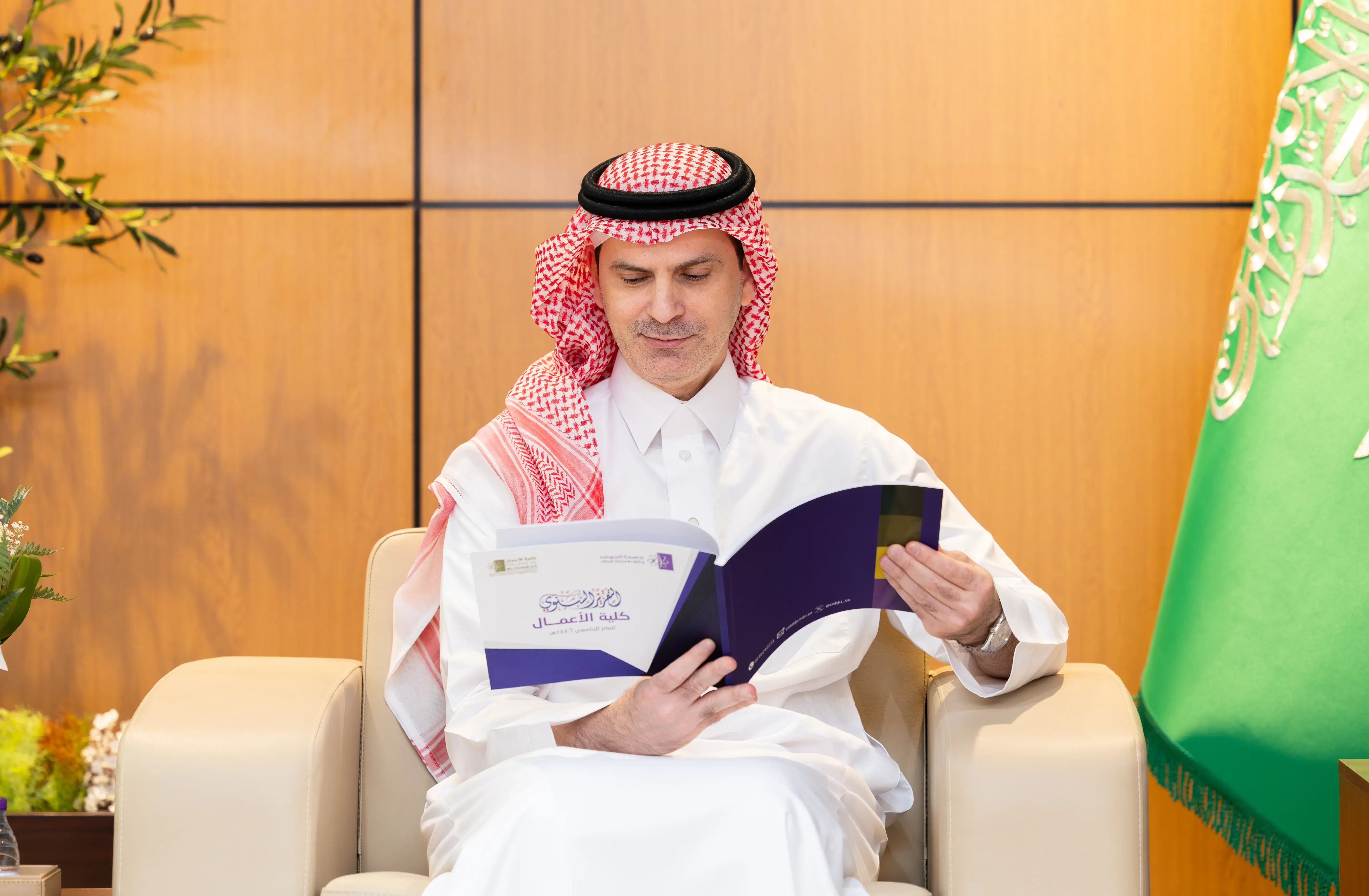 رئيس الجامعة أ.د محمد بن عبد الله الشايع يستقبل عميد كلية الأعمال رئيس الجامعة أ.د محمد بن عبد الله الشايع يستقبل عميد كلية الأعمال