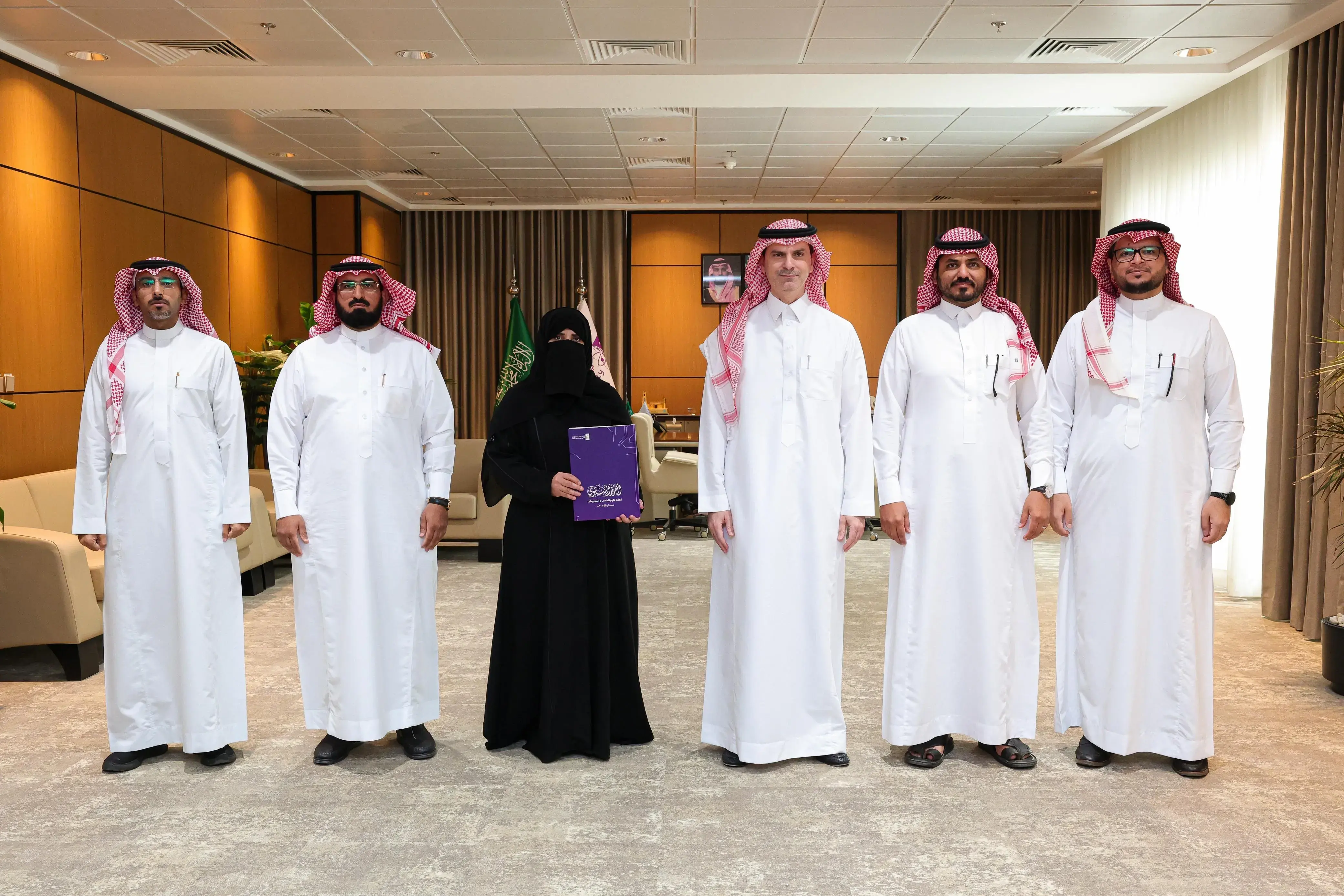 رئيس الجامعة يستقبل عميدة كلية الحاسب والمعلومات رئيس الجامعة يستقبل عميدة كلية الحاسب والمعلومات